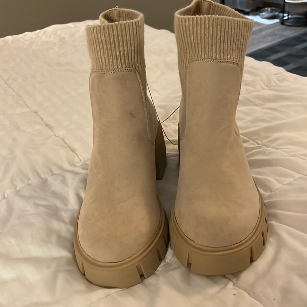 NWT TORRID SWEATER GORE CHELSEA BOOTS